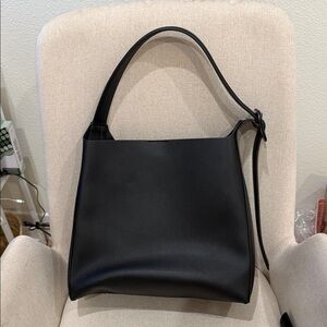 Classic Black Shoulder Bag with Adjustable Strap